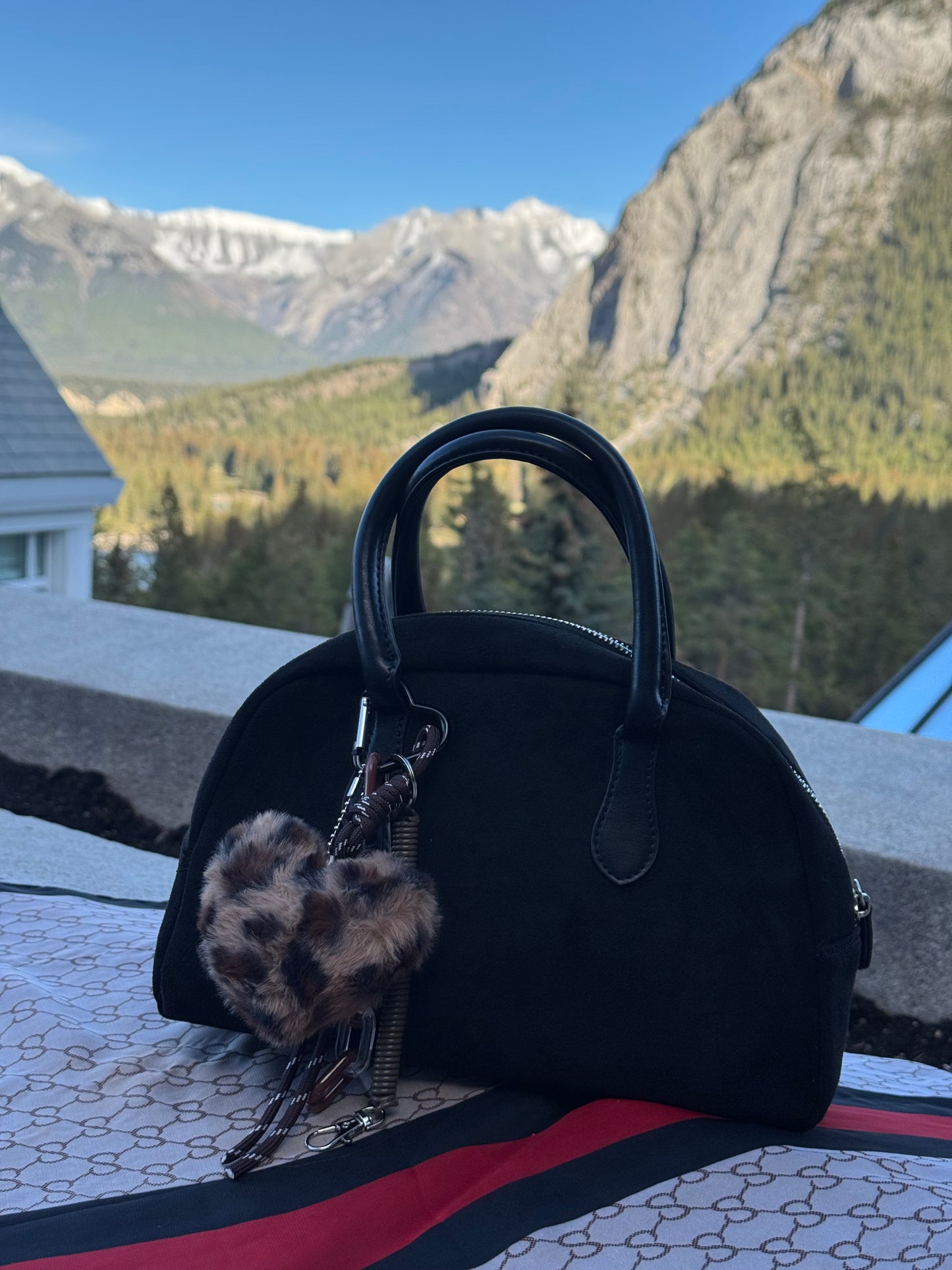 The Lou Classic in Suede - in Espresso Noir