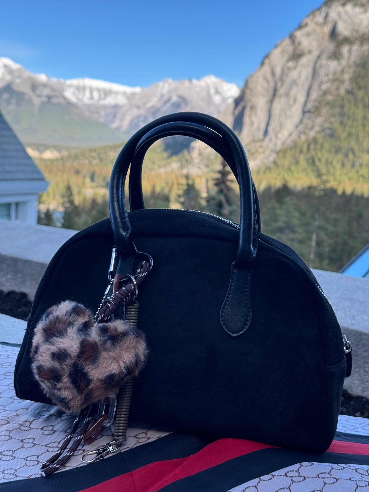 The Lou Classic in Suede - in Espresso Noir