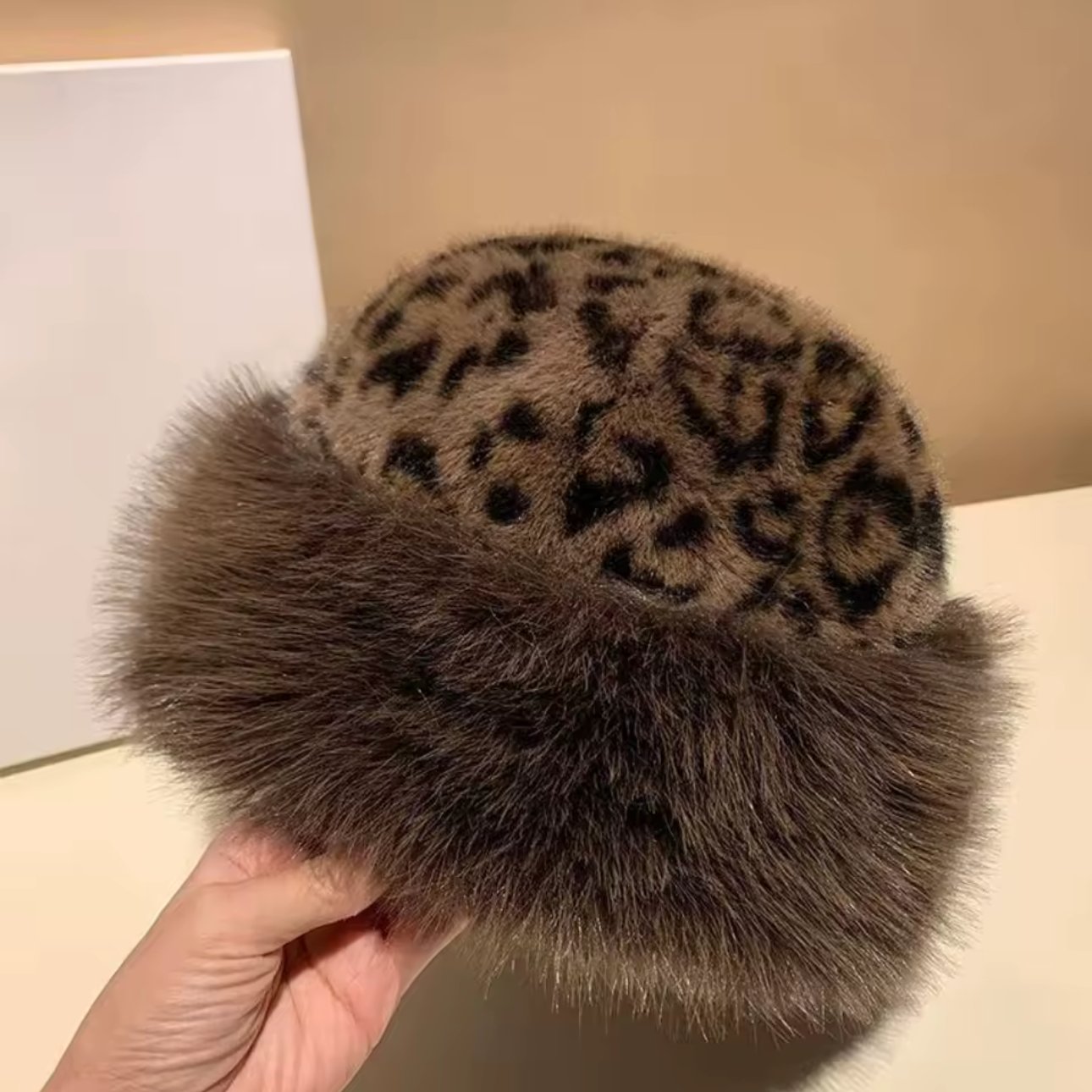Caffè Royale Fur Cloche