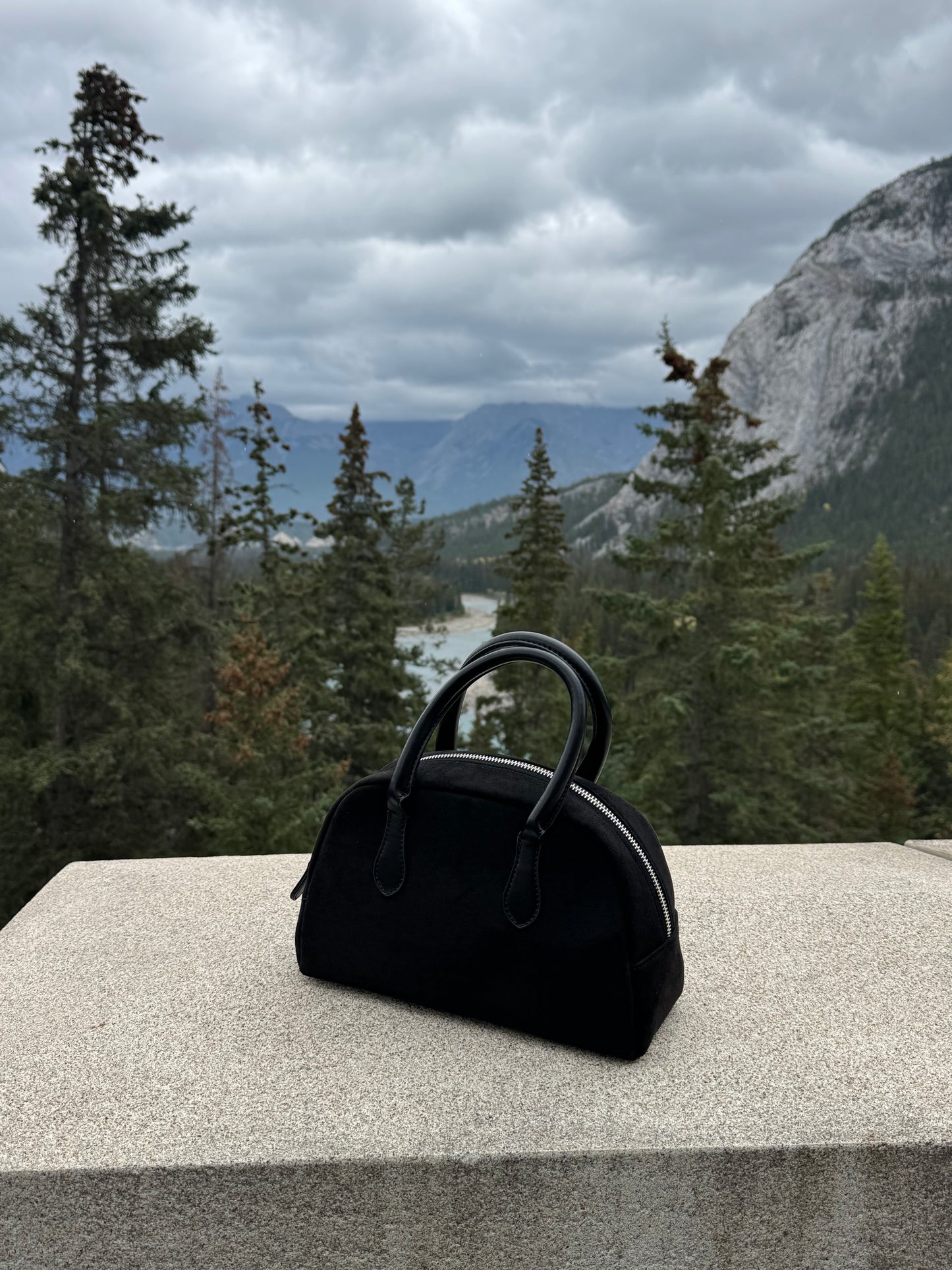 The Lou Classic in Suede - in Espresso Noir